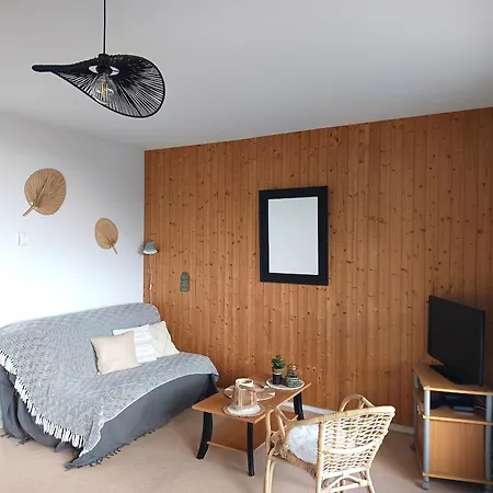 Apartment Besse: 6 Pers. Lumineux Avec Balcon Et Cuisine Equipee - Fr-1-814-144