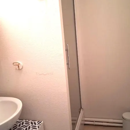 Besse: 6 Pers. Lumineux Avec Balcon Et Cuisine Equipee - Fr-1-814-144 شقة