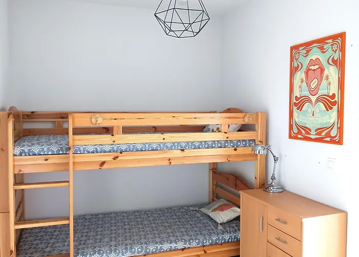 Apartment Besse: 6 Pers. Lumineux Avec Balcon Et Cuisine Equipee - Fr-1-814-144 Super Besse