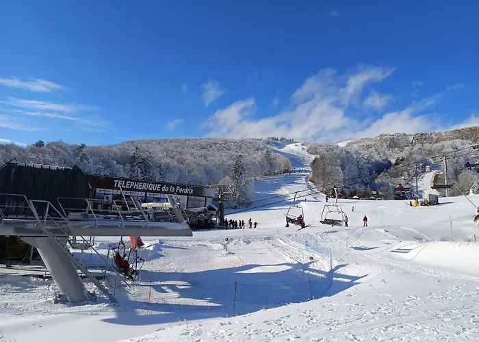 Besse: 6 Pers. Lumineux Avec Balcon Et Cuisine Equipee - Fr-1-814-144 Apartment *